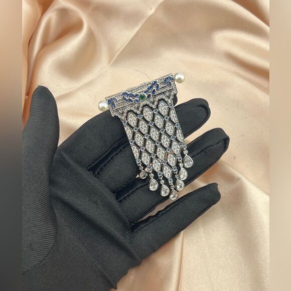 Regal Elegance Crystal Brooch-Vintage Art Deco Pin with Pearls and Gem Accents - Picture 9 of 10